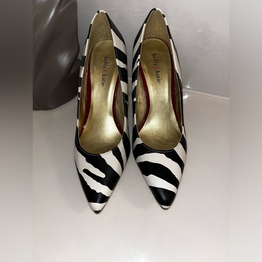 kelly&katie heels, animal print, brand new